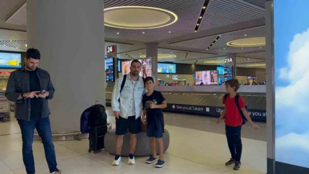 Arda Turan, milli takım arasında Türkiye'ye geldi