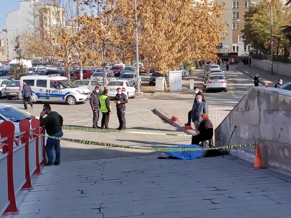 Bir an olsun yanından ayrılmadı! Ölen eşinin başında böyle bekledi - 2