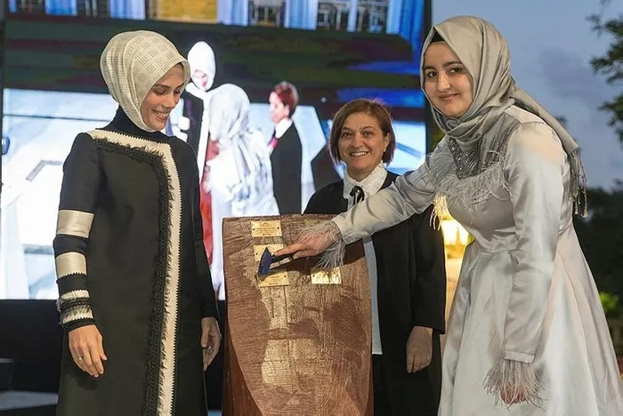Esra Albayrak babası Cumhurbaşkanı Erdoğan’ın cezaevinde yazdığı mektubu okudu