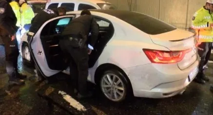 besiktasta-kontrol-noktasindan-kacmaya-calisan-araba-polis-otolarina-carpti-3-polis-yaralandi-1647324772801.jpg Beşiktaş'ta kontrol noktasından kaçmaya çalışan araba polis otolarına çarptı: 3 polis yaralandı - 1
