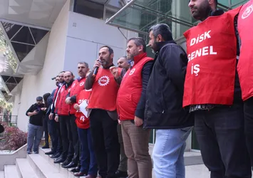 İzmir Büyükşehir'in İZELMAN işçileri iş bıraktı