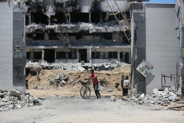 Şifa Hastanesinde bulunan üçüncü toplu mezardan 49 ceset çıkarıldı