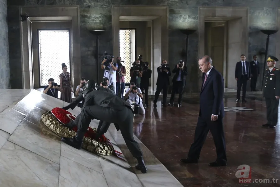 Erdoğan başkanlığında Yüksek Askeri Şura üyeleri Anıtkabir'i ziyaret etti 17