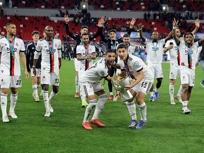 Son dakika: Beşiktaş'ta Çaykur Rizespor maçı öncesi 2 koronavirüs vakası daha! - 1