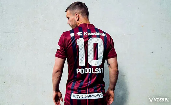 Galatasaray'ın eski yıldızı Podolski yeni takımında 10 numara giyecek - 1