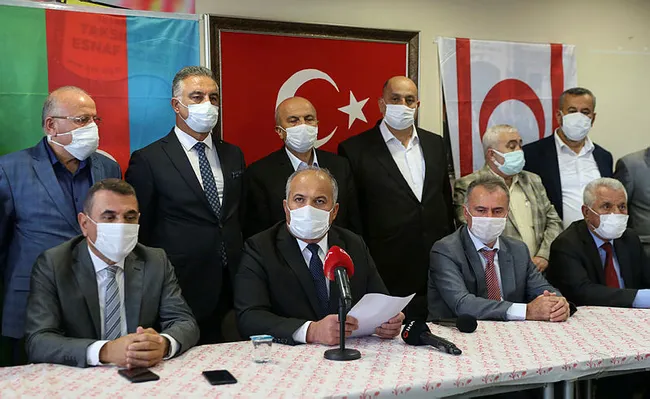 Taksiciler CHP’li Ekrem İmamoğlu yönetimindeki İBB’nin yeni taksi yönetim sistemine tepki gösterdi