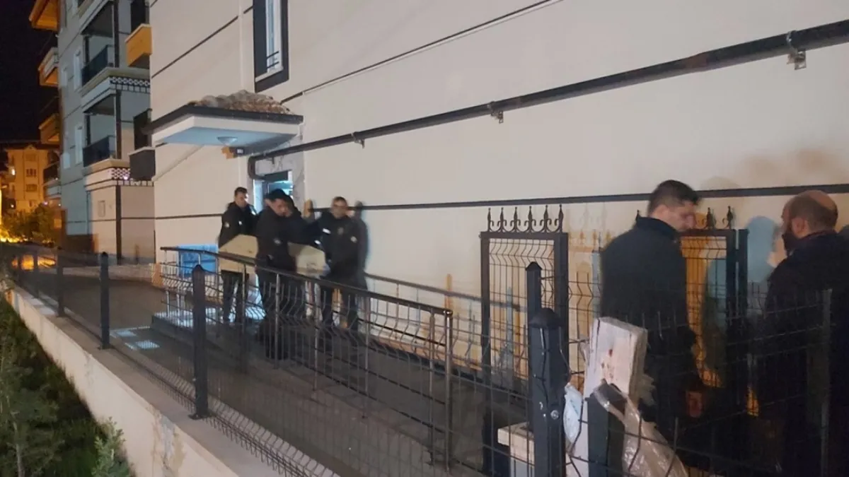 Ankara'da komşu dehşeti: Genç kadını başından vurmasının ardından intihar etti