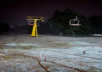 Uludağ'da beklenen kar yağışı başladı