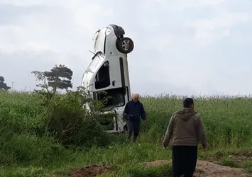 Görenler bir daha baktı! Takla atan araç dik durdu