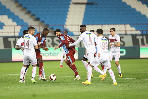 yigido-firtinayi-durdurdu-trabzonspor-evinde-agirladigi-sivasspora-tek-golle-maglup-oldu-1712952360436.jpg Yiğido Fırtına'yı durdurdu! Trabzonspor evinde ağırladığı Sivasspor'a tek golle mağlup oldu