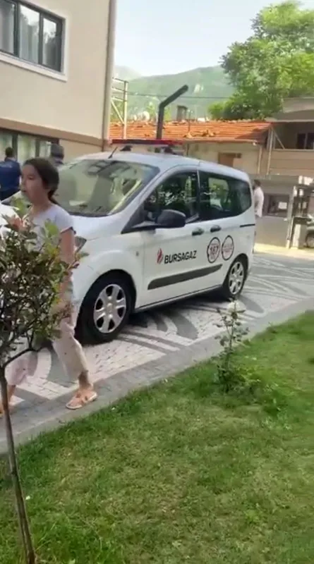 bursada-dehsete-dusuren-olay-esini-oldurmeye-tesebbus-etti-1653566180905.jpg Bursa’da dehşete düşüren olay! Eşini öldürmeye teşebbüs etti - 2