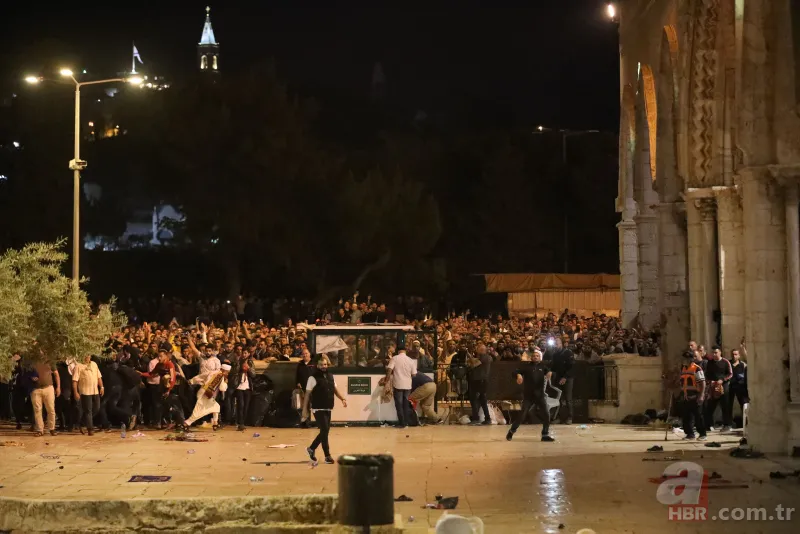 Terörist İsrail Mescid-i Aksa'da kan döktü! Yüzlerce yaralı var! İşte son görüntüler 3