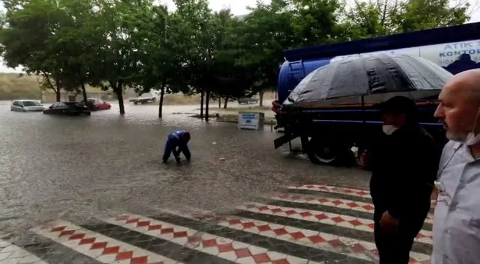 Son dakika: Uyarıların ardından İstanbul'u sağanak vurdu: Araçlar mahsur kaldı! Ev ve iş yerlerini su bastı - 9
