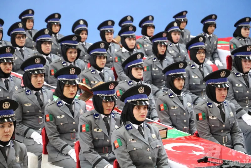 Afgan polisler Sivas'ta Kur'an'a el basıp mezun oldu 8