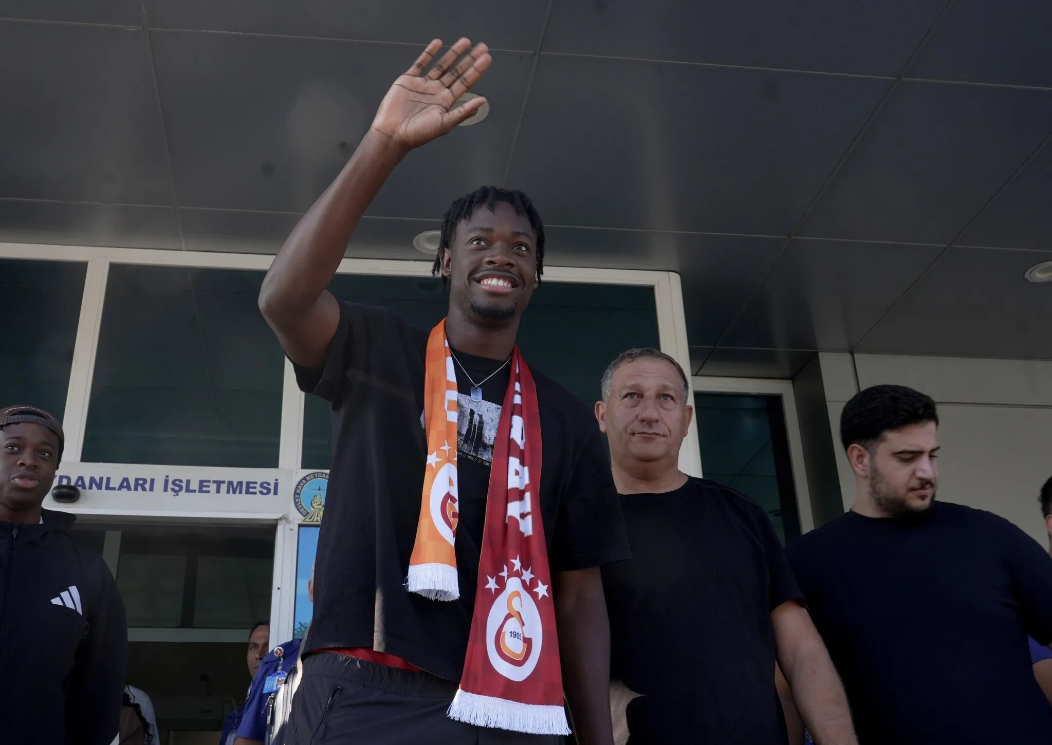Galatasaray Bitshiabu transferinin maliyetini açıkladı! İşte o rakamlar