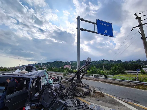 1625397188741.jpg Trabzon'da feci kaza! Ölü ve yaralılar var - 2