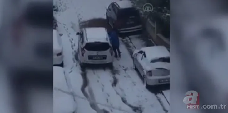İstanbul’da karlı yokuşu çıkamayan İETT otobüsünün ilerlemesi için altına halı serildi