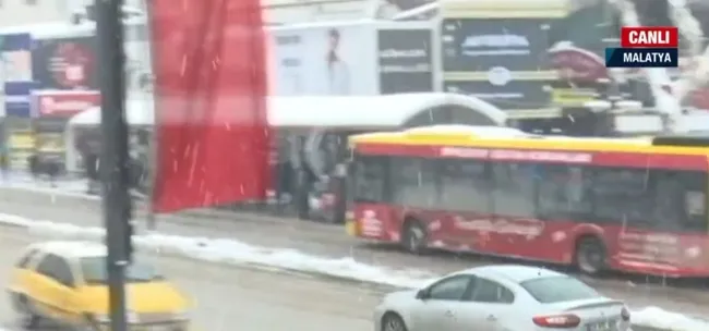 a-haber-ekipleri-haber-nobetinde-ucuslar-basladi-mi-otobus-seferlerinde-son-durum-ne-1643182297118.jpg A Haber ekipleri haber nöbetinde! Uçuşlar başladı mı? Otobüs seferlerinde son durum ne? Türkiye genelinde neler yaşanıyor? - 7