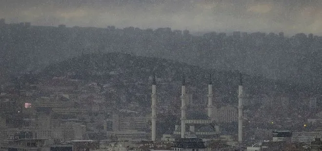 Ankara’da mart kapıdan baktırdı! Kar yağışı kenti beyaza bürüdü