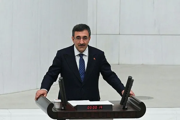 cumhurbaskani-yardimcisi-cevdet-yilmaz-enflasyonda-dusus-icin-tarih-verdi-mecliste-butce-maratonu-1702299044029.jpeg Cumhurbaşkanı Yardımcısı Cevdet Yılmaz enflasyonda düşüş için tarih verdi! | Meclis'te bütçe maratonu - 1
