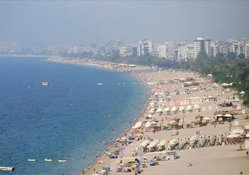 Antalya'da aşırı sıcaklarla birlikte nem tehlikesi de artışta