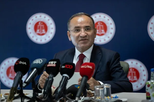 son-dakika-kira-artisina-sabit-oran-duzenlemesi-adalet-bakani-bekir-bozdagdan-flas-aciklama-1654072069507.jpg Son dakika: Kira artışına sabit oran düzenlemesi! Adalet Bakanı Bekir Bozdağ'dan flaş açıklama - 3