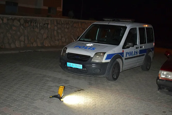Malatya'da döner bıçaklı kavga: 1'i ağır 2 yaralı - 1