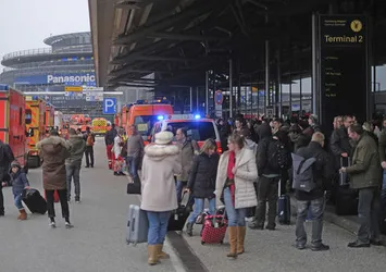 Almanya'da Hamburg Havalimanı kapatıldı!