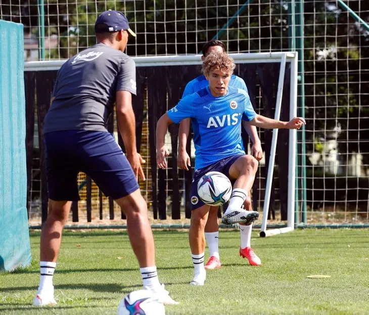 Fenerbahçe’nin yeni transferi Çağtay Kurukalıp idmana çıktı