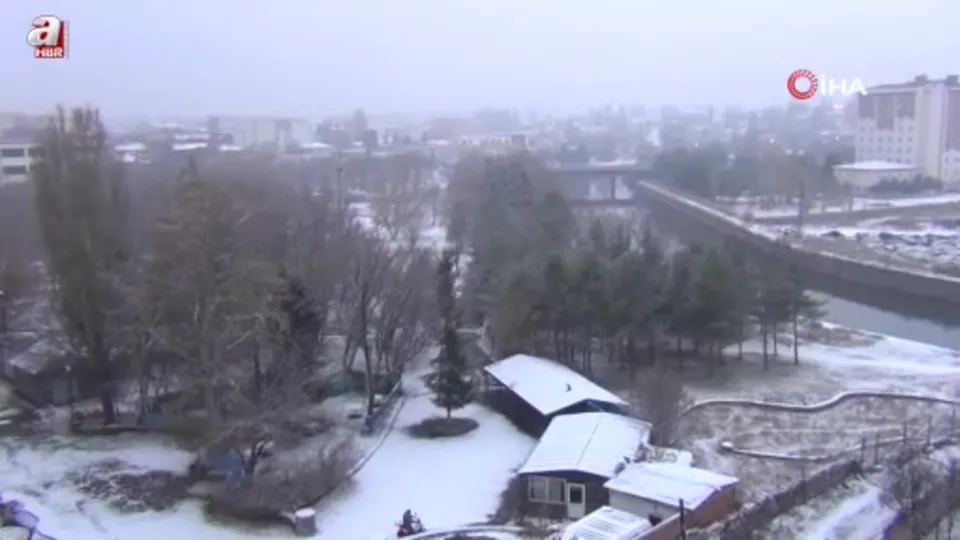 Kars’a mevsimin ilk karı düştü