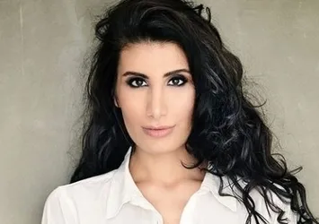 İrem Derici'den bir ilk!
