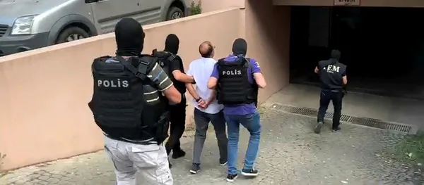 Son dakika: Kırmızı bültenle aranıyordu! DHKP/C'nin "kasası" İzmir'de yakalandı... - 2