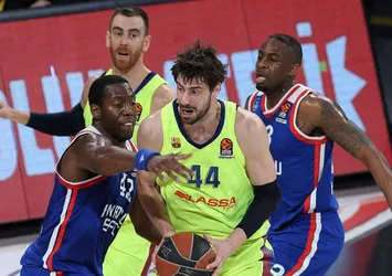 Anadolu Efes Barcelona'yı devirdi!