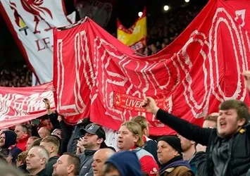 Liverpool taraftarlarından örnek davranış! Ronaldo'nun acısına destek oldular