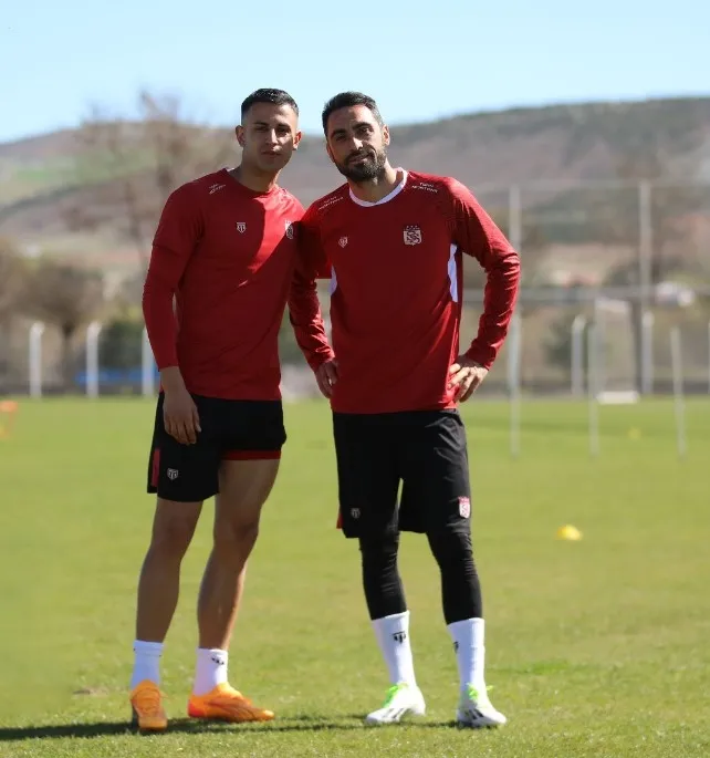 sivasspor-fenerbahce-macinin-hazirliklarina-basladi-1713286090437.jpg Sivasspor Fenerbahçe maçının hazırlıklarına başladı