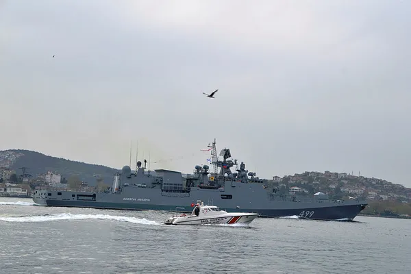 Rus savaş gemisi İstanbul Boğazı'ndan geçti - 2