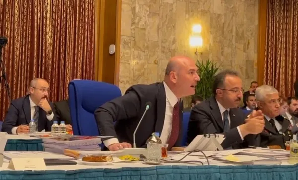 bakan-soyludan-tipli-sik-ile-hdpli-turana-yaylim-atesi-otur-asagiya-terorist-bozuntusu-1668796249711.jpg Bakan Soylu'dan TİP'li Şık ile HDP'li Turan'a yaylım ateşi: Otur aşağıya terörist bozuntusu - 4