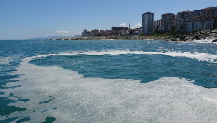Karadeniz’deki kirlilikte ’müsilaj’ endişesi! Alarma geçiren görüntü: Numune alındı