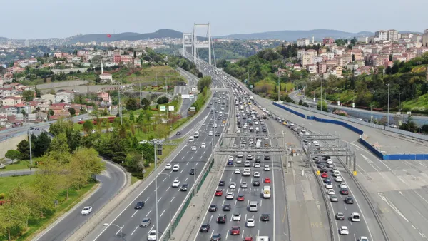 son-dakika-istanbulda-bayram-trafigi-erken-basladi-son-durum-havadan-goruntulendi-1651238244521.jpg Son dakika: İstanbul'da bayram trafiği erken başladı! Son durum havadan görüntülendi - 3