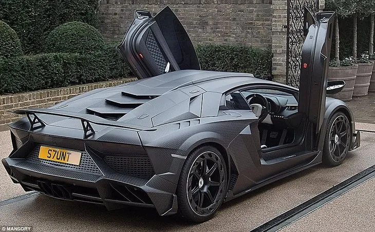 3,1 milyon sterlinlik Lamborghini aldı