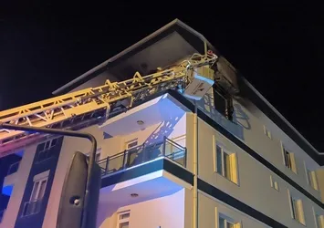Kırşehir’de apartman yangını korkuttu: 3 kişi dumandan etkilendi