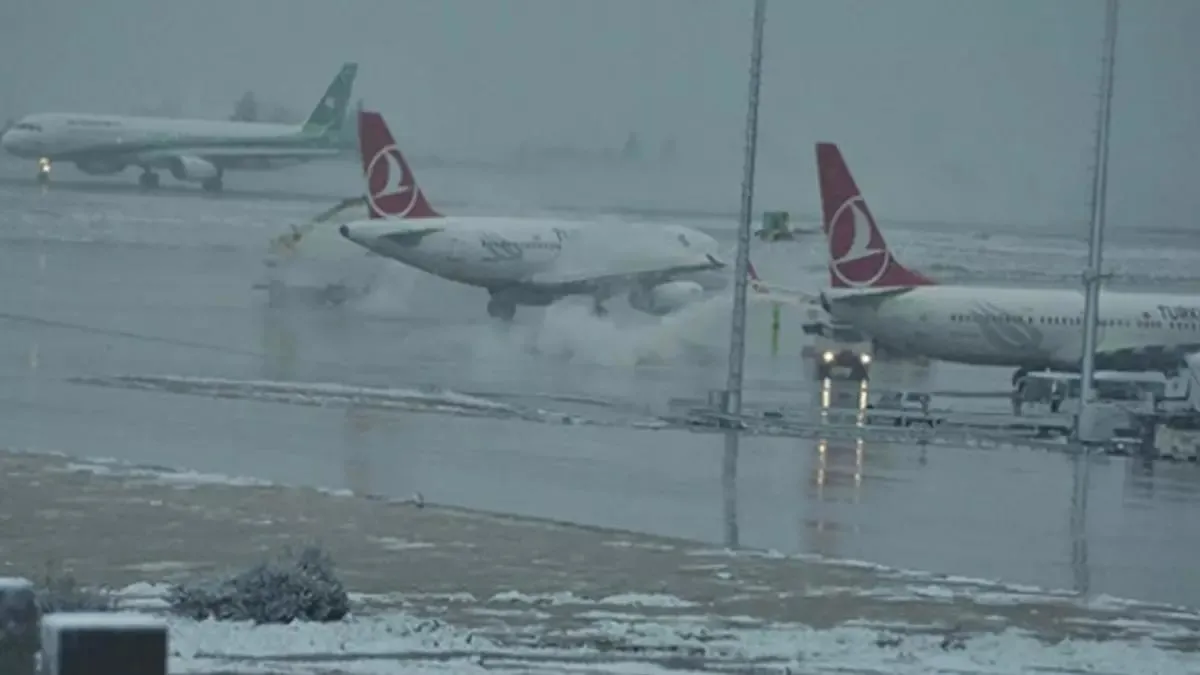 Uçuşlara olumsuz hava engeli! THY'nin İstanbul kalkış ve varışlı 38 seferi iptal edildi