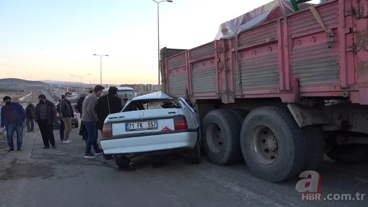 Otomobil kamyona ok gibi saplandı! Kırıkkale'de korkunç kaza