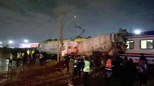 tekirdagda-feci-kaza-yolcu-treni-beton-mikseri-ile-carpisti-1706392818255.jpeg Tekirdağ’da feci kaza! Yolcu treni beton mikseri ile çarpıştı - 3