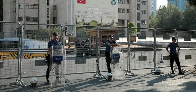 Diyarbakır Büyükşehir Belediyesi’nde 29 memur yeniden görevden uzaklaştırıldı