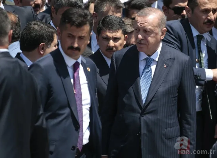 Başkan Erdoğan’a cuma namazı çıkışı vatandaşlardan yoğun ilgi
