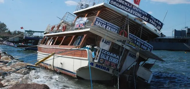 Rüzgara dayanamadı! İzmir’de kuvvetli esen rüzgar tekneyi devirdi
