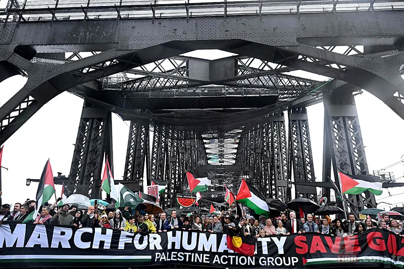 Sydney’de 90 bin kişi İsrail’in Gazze’ye saldırılarını protesto etti: “Soykırım durmalı” 13