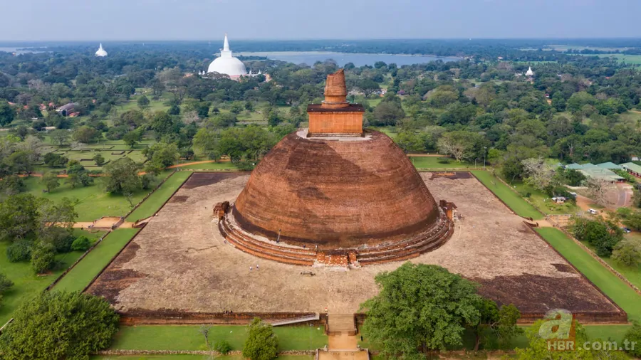 Piramitlerle yarışan dev yapı! Binlerce yıl ayakta kalan anıtın hikayesi 1