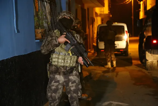 İstanbul’da PKK/KCK operasyonu! HDP Beşiktaş ve HDP Kağıthane ilçe başkanı gözaltında